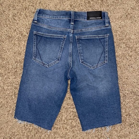 Kendall + Kylie Bu Short - Picture 2 of 4